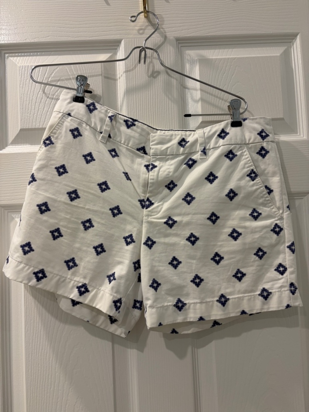 Tommy Hilfiger White & Navy Patterned Women's Casual Shorts Size 8